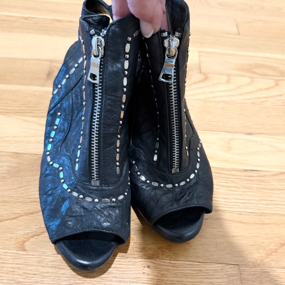 Calleen Cordero black leather platform sandals